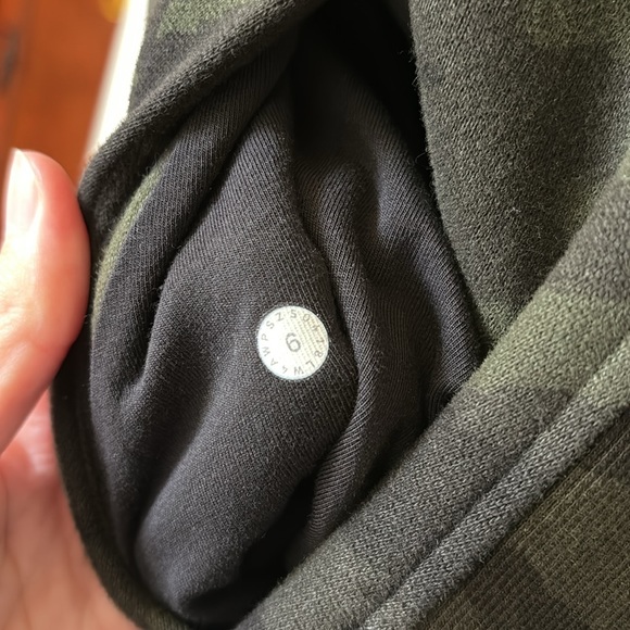 Lululemon scuba hoodie camo size 6 - Picture 3 of 6
